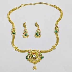 NWT Bollywood Gold Pendant Necklace & Earrings Set